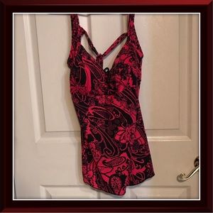 👙🌹Gorgeous red and black tankini top ♥️